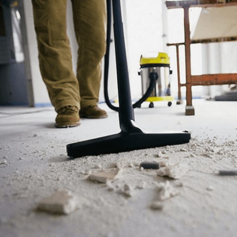 Curăţenie după constructor